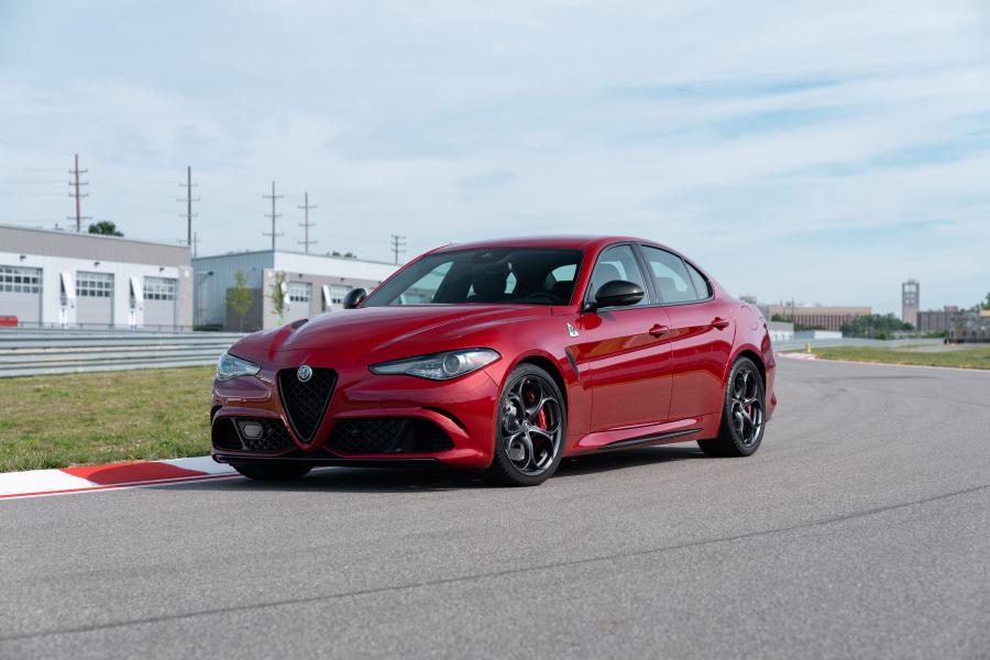  Alfa Romeo Giulia Quadrifoglio Nero Edizione (952) 2018 года  (NA) (фото 1 из 23)